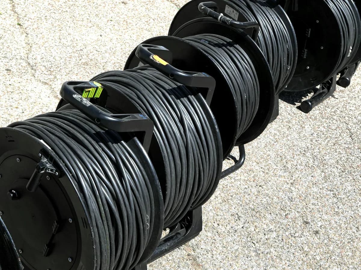 Cable EVA multipolar libre de halógenos y retardante de llama para edificios públicos