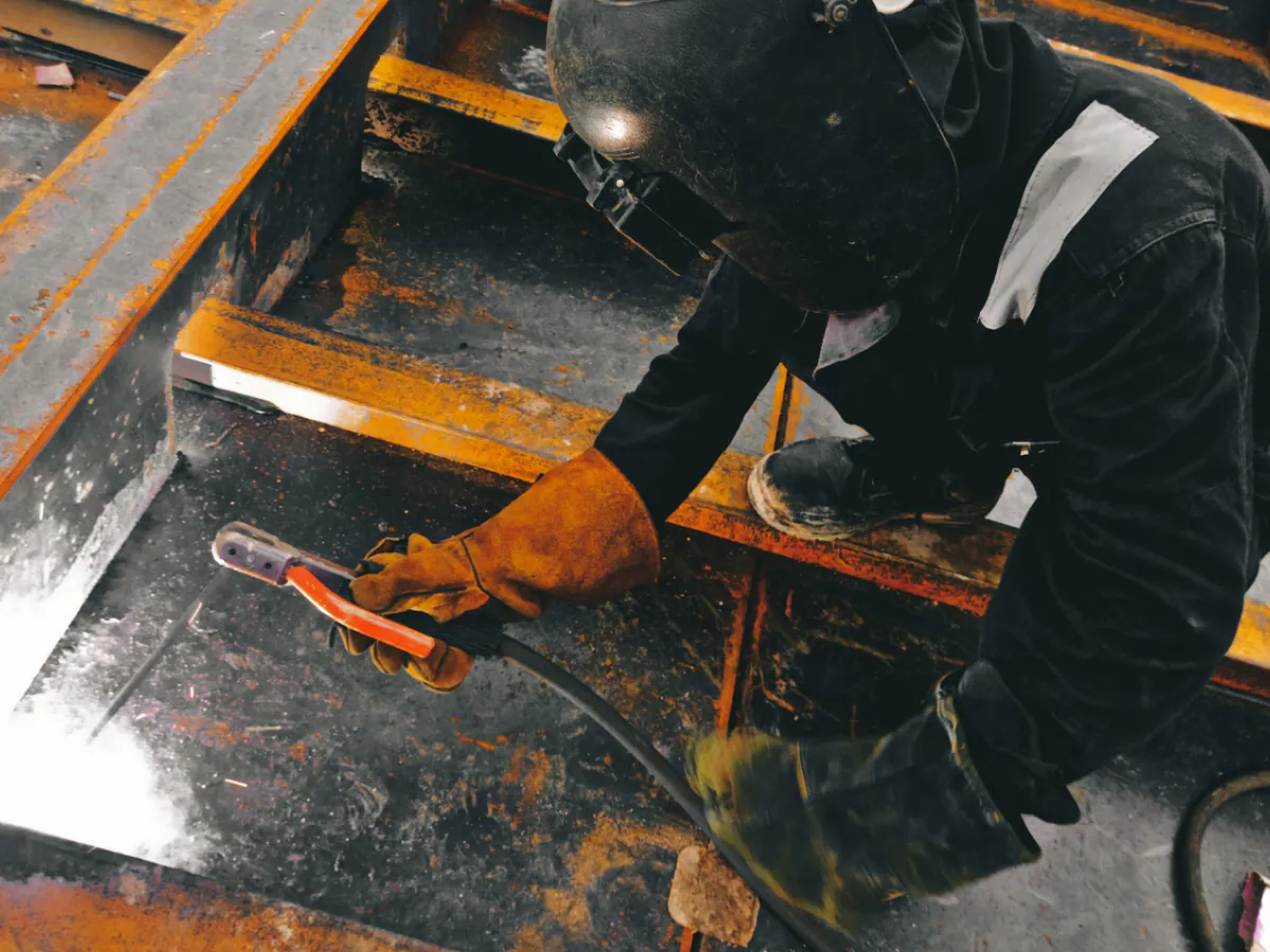 Molde de grafito tipo cruz para soldadura exotérmica de conductores de 70 mm² en malla de tierra