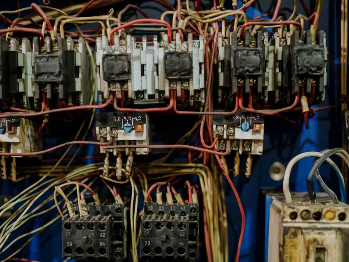 Interruptor diferencial tetrapolar RD de 30 mA para protección de circuitos trifásicos industriales