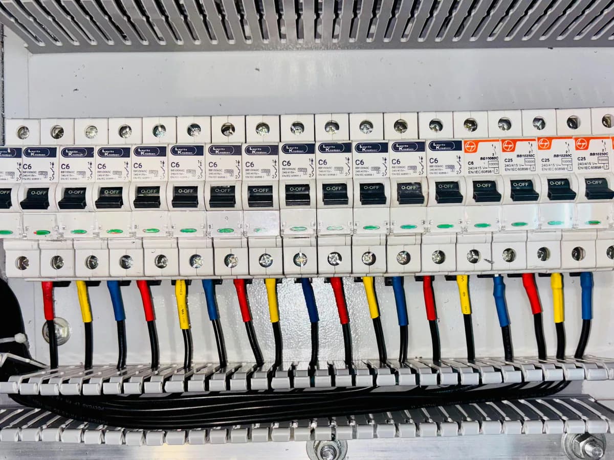 Tablero modular con montaje en riel DIN